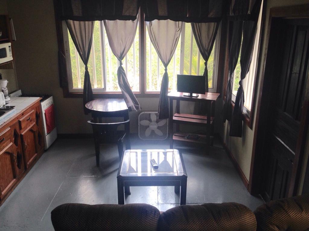 Cooper'S Inn Utila Exterior photo