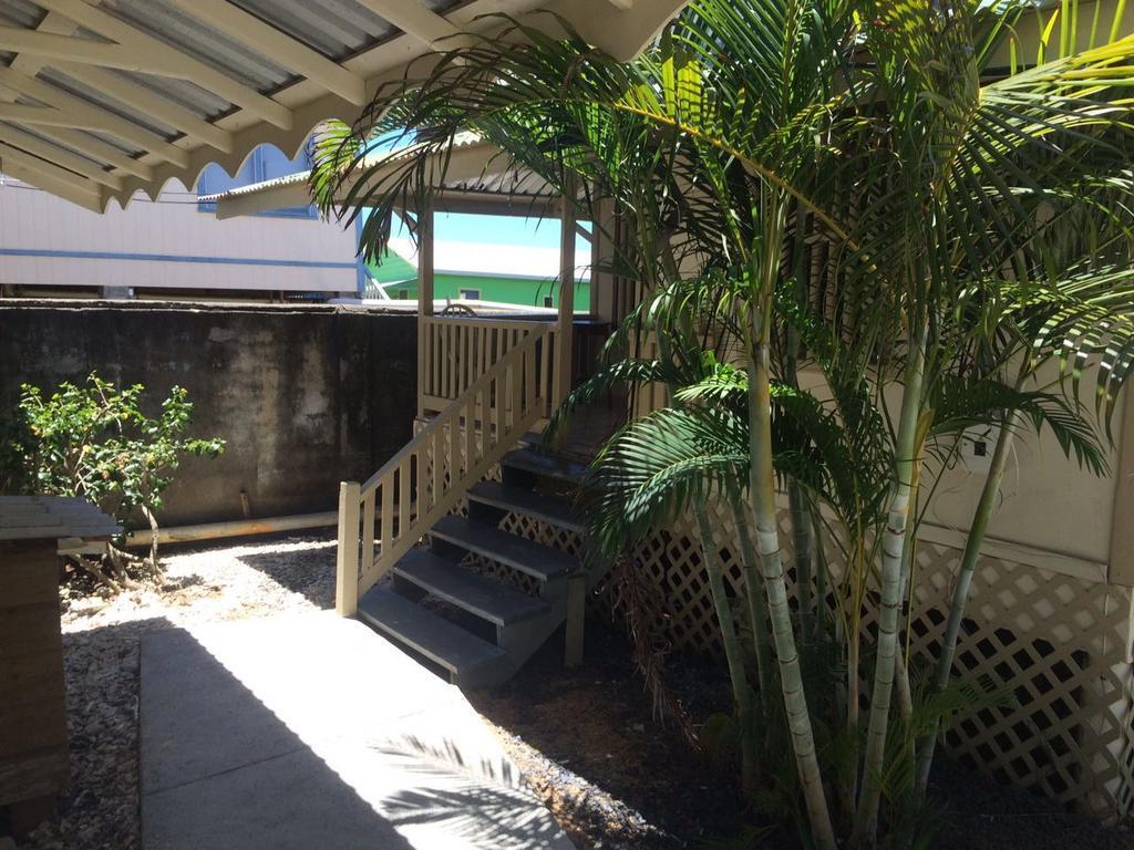 Cooper'S Inn Utila Exterior photo